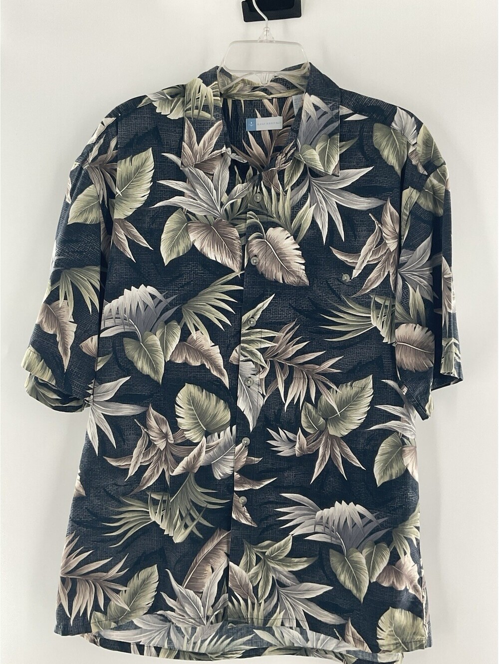 Half Moon Bay men’s size large button up shirt with plants 072